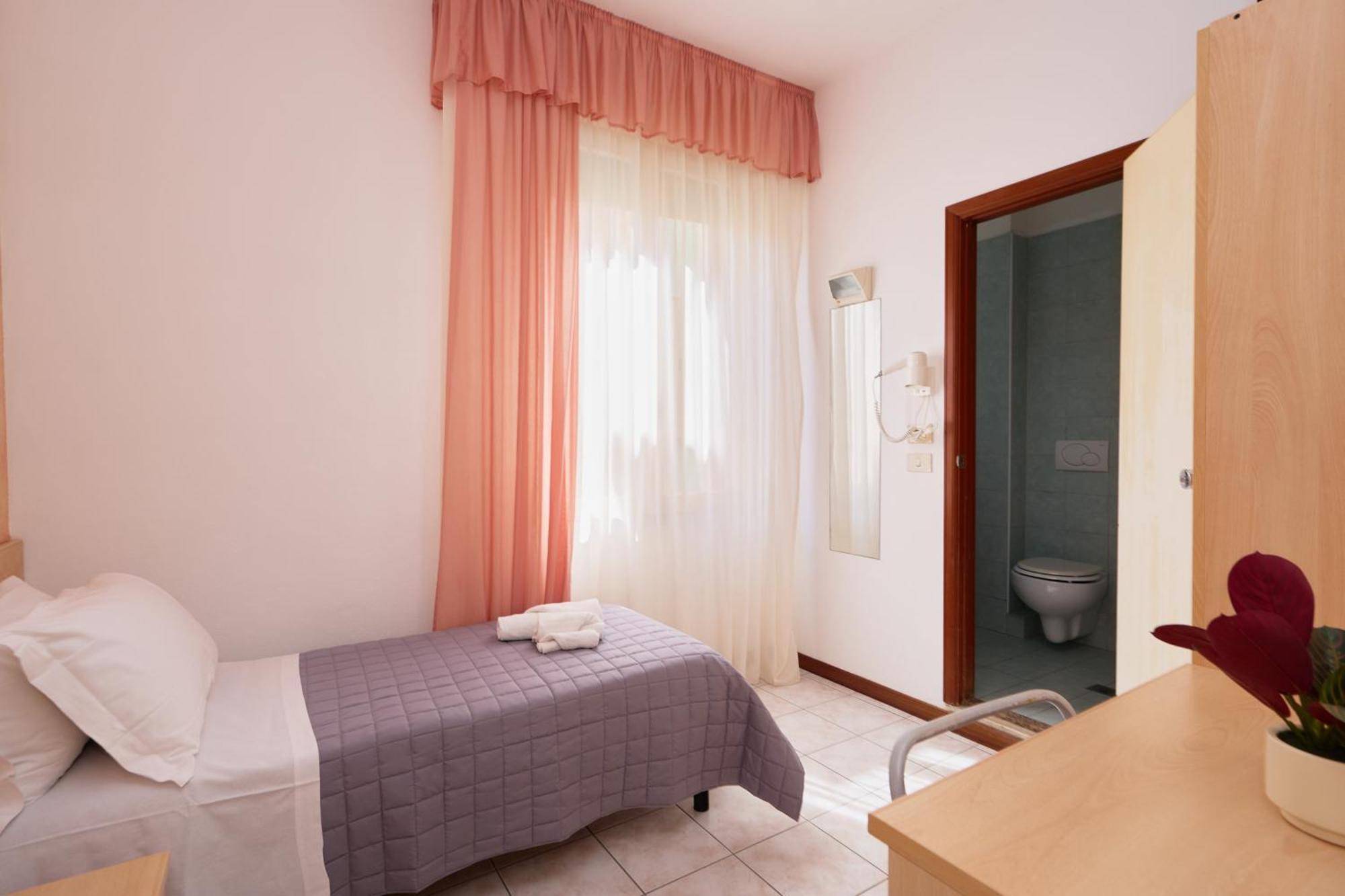 Hotel Jolanda بيلاريا-إيجيا مارينا المظهر الخارجي الصورة