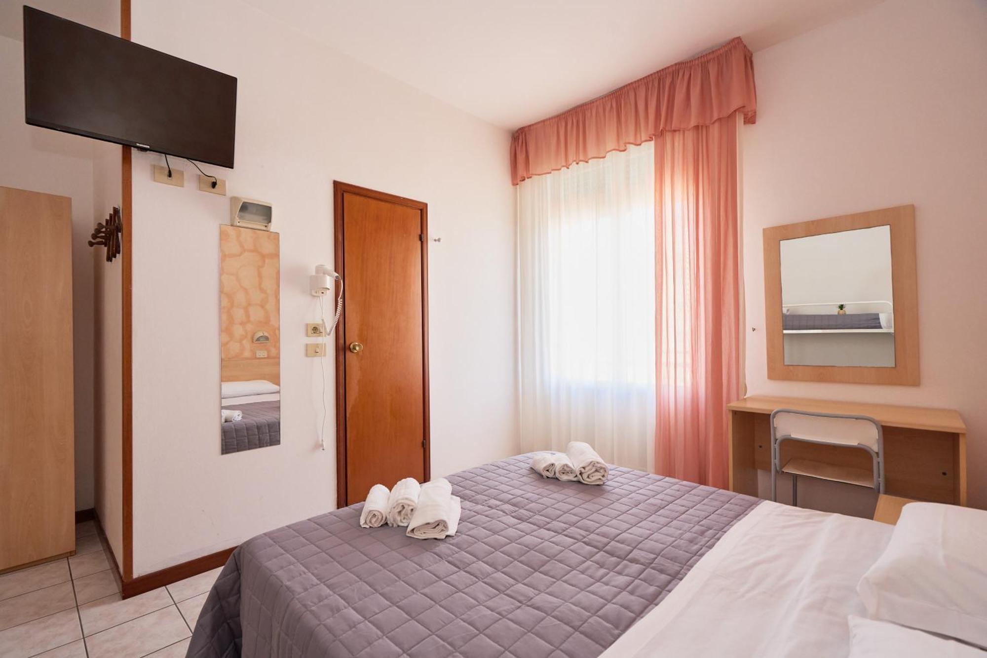 Hotel Jolanda بيلاريا-إيجيا مارينا المظهر الخارجي الصورة