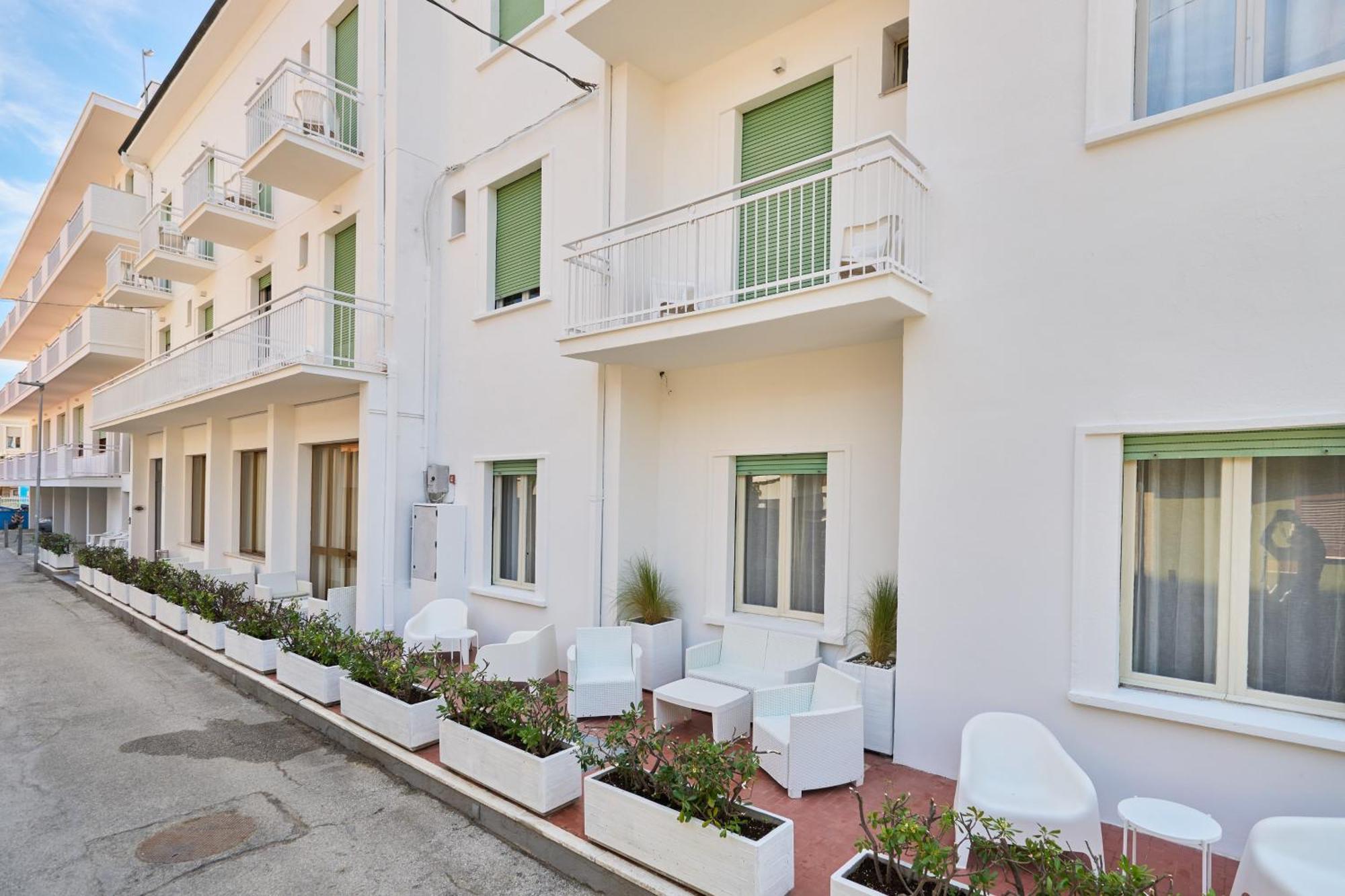 Hotel Jolanda بيلاريا-إيجيا مارينا المظهر الخارجي الصورة