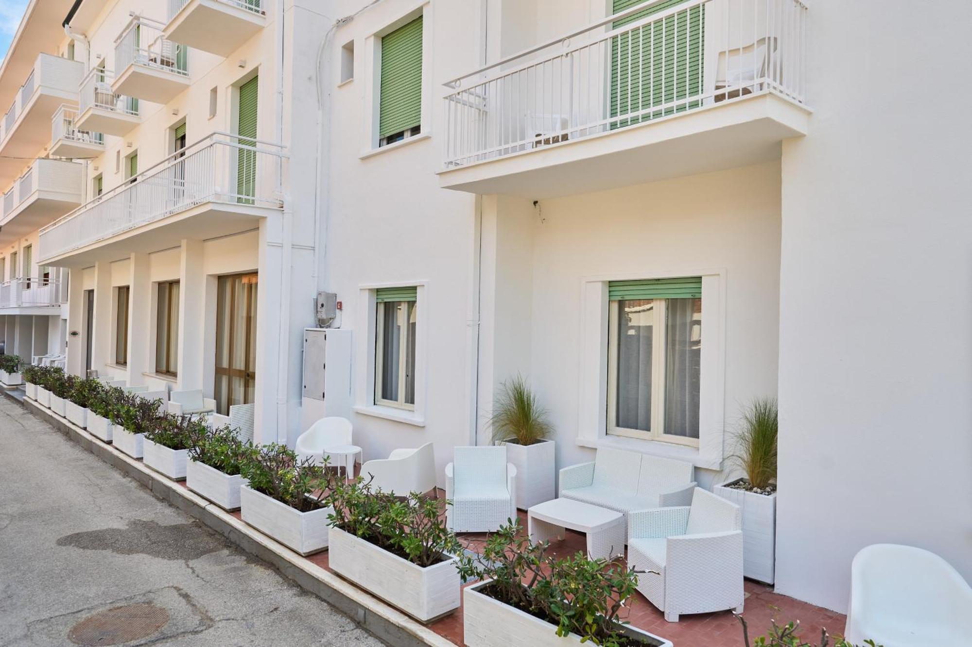 Hotel Jolanda بيلاريا-إيجيا مارينا المظهر الخارجي الصورة